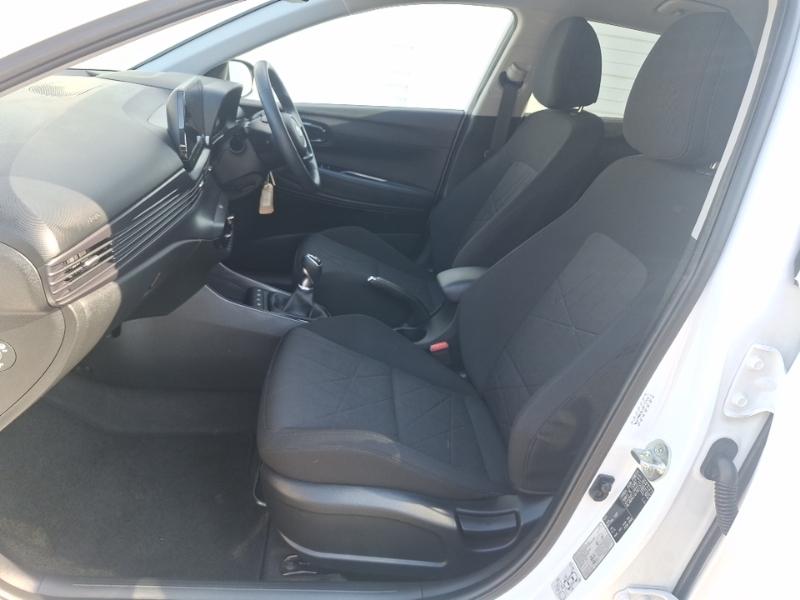 Hyundai Bayon 1.0 Tgdi 48V Mhev Premium White #5
