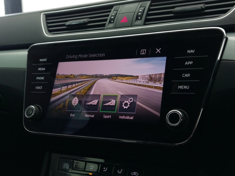 Skoda Superb Hatchback Black #16