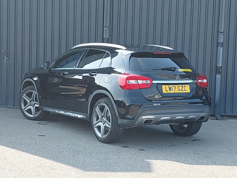 Mercedes-Benz GLA Class Gla 200 Amg Line Black #2