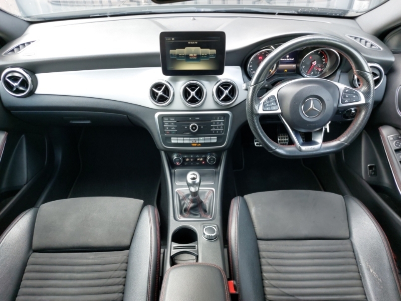 Mercedes-Benz GLA Class Gla 200 Amg Line Black #3