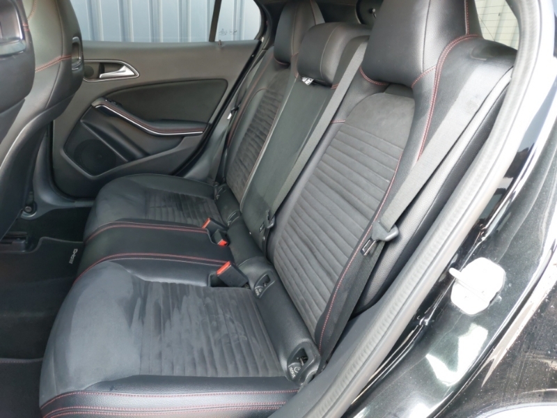 Mercedes-Benz GLA Class Gla 200 Amg Line Black #6