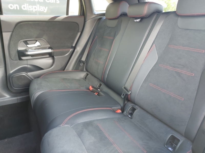 Mercedes-Benz GLA Class Gla 180 Amg Line Executive Black #6