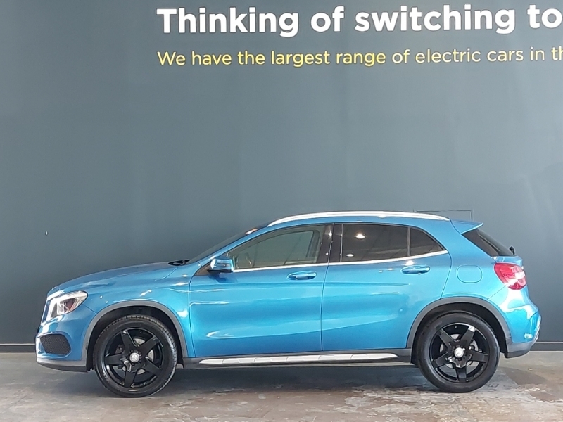 Mercedes-Benz GLA Class Gla 200D Amg Line Blue #3