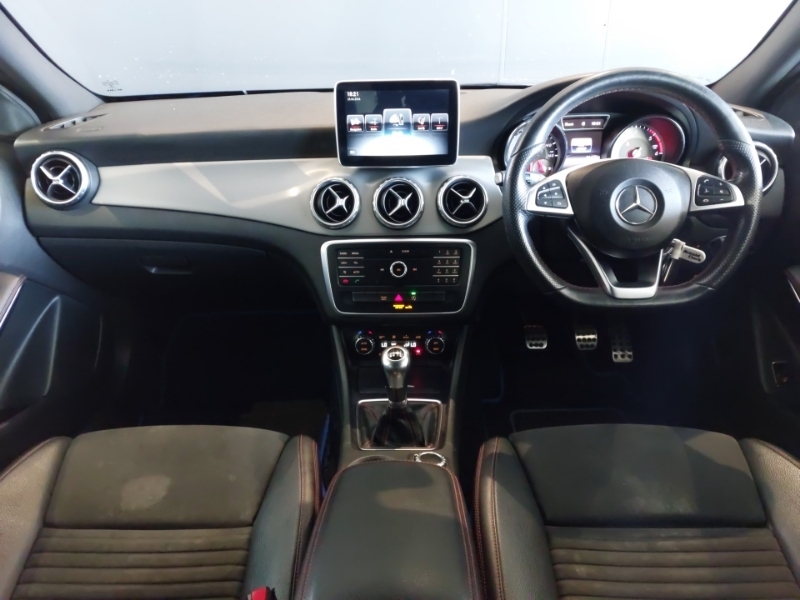 Mercedes-Benz GLA Class Gla 200D Amg Line Blue #2