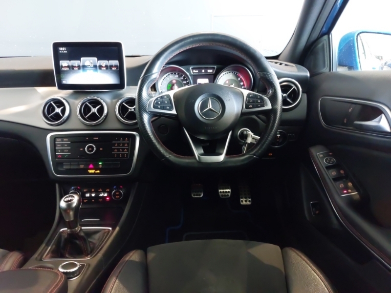 Mercedes-Benz GLA Class Gla 200D Amg Line Blue #6