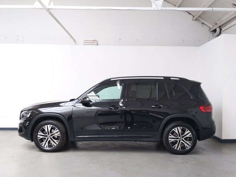 Mercedes-Benz GLB Class Glb 200 Sport Executive 7G-tronic Black #4