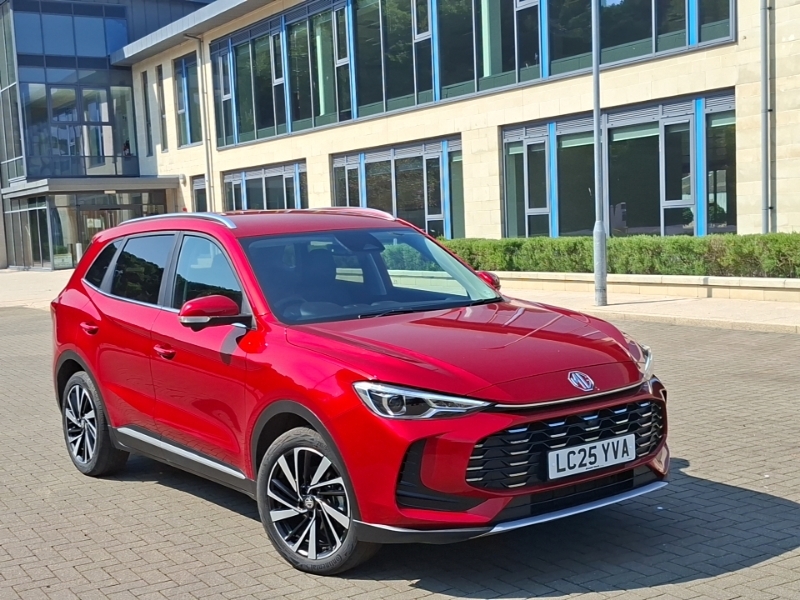 MG ZS 1.5 Hybrid Trophy Red
