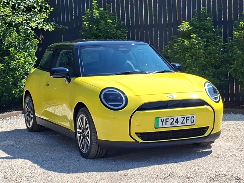 Mini Hatch Cooper E Yellow