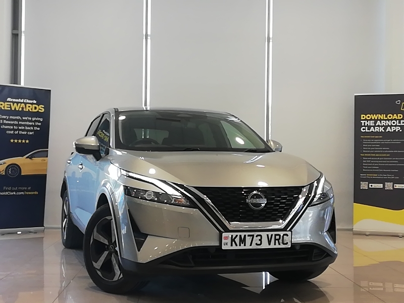 Nissan Qashqai 1.3 Dig-t Mh 158 N-connecta Xtronic Silver