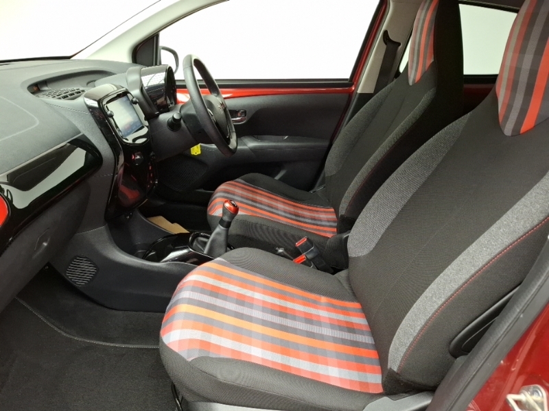 Peugeot 108 1.0 72 Collection Red #5