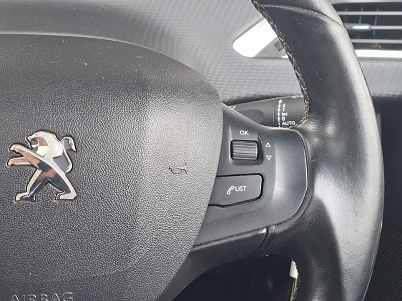 Peugeot 2008 Allure Premium Red #13