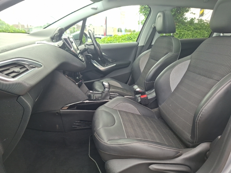 Peugeot 2008 1.2 Puretech Allure Premium Start Stop Grey #5