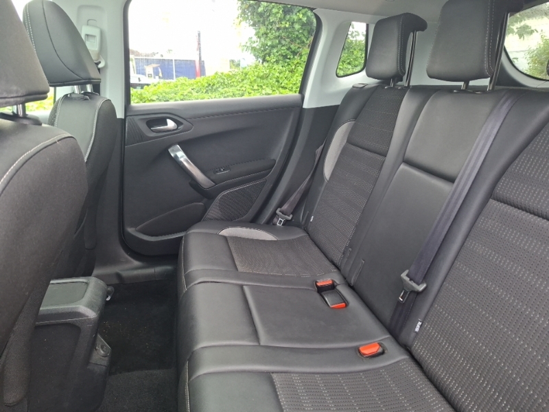Peugeot 2008 1.2 Puretech Allure Premium Start Stop Grey #6