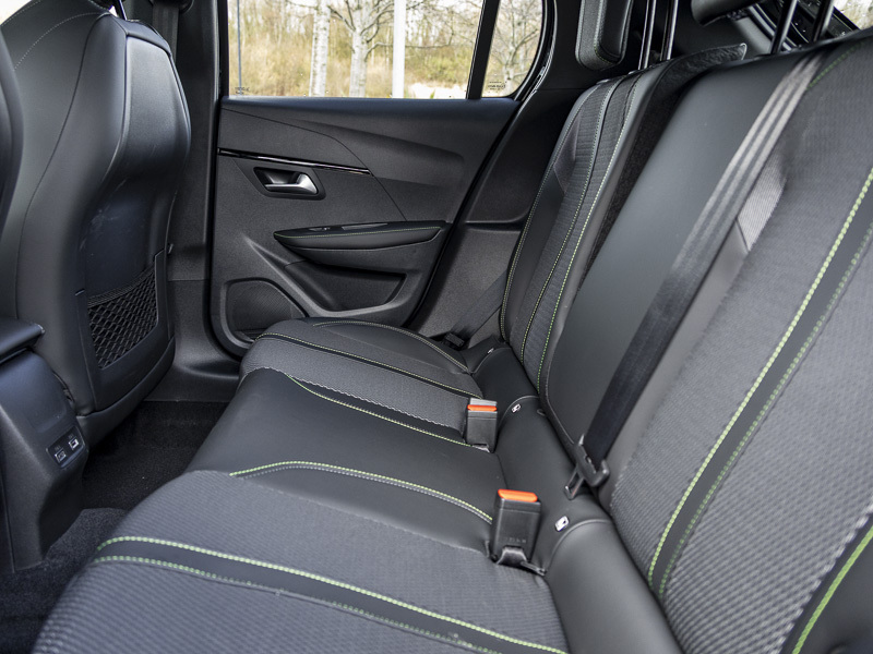 Peugeot 208 1.2 Hybrid 110 Gt E-dsc6 Black #6
