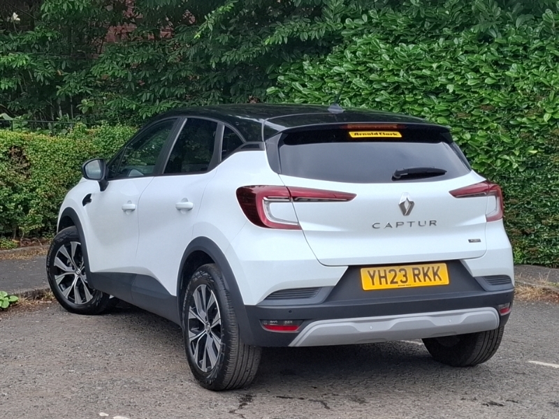 Renault Captur 1.6 E-tech Full Hybrid 145 Evolution White #2
