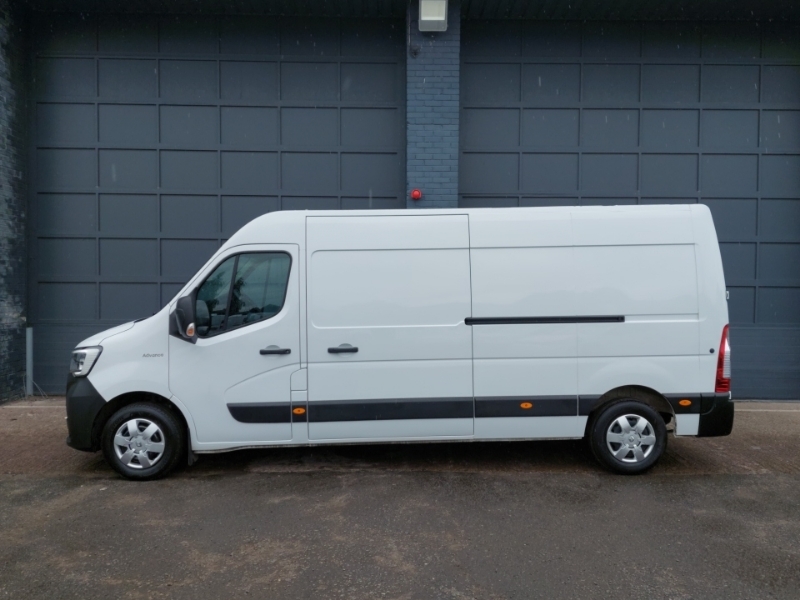 Renault Master Lm35 Blue Dci 135 Advance Medium Roof Van White #4