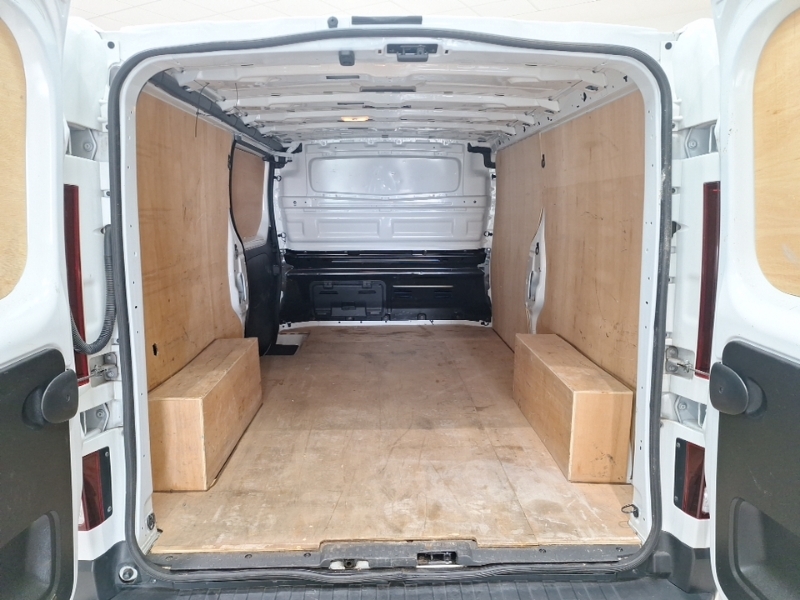 Renault Trafic Extra White #18