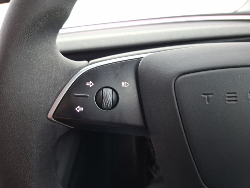 Tesla Model 3 Saloon White #12