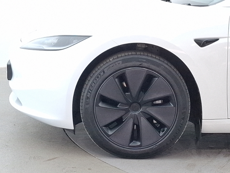 Tesla Model 3 Saloon White #19
