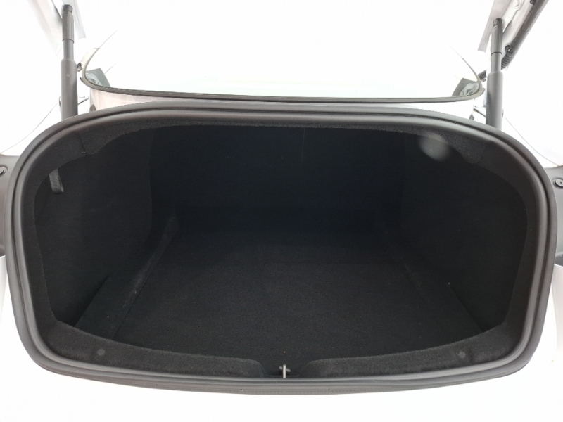Tesla Model 3 Saloon White #18