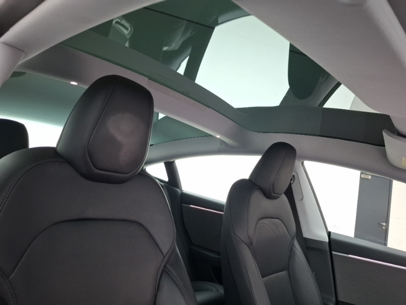Tesla Model 3 Saloon White #17