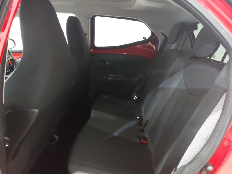 Toyota Aygo 1.0 Vvt-i X-plore Tss Red #6