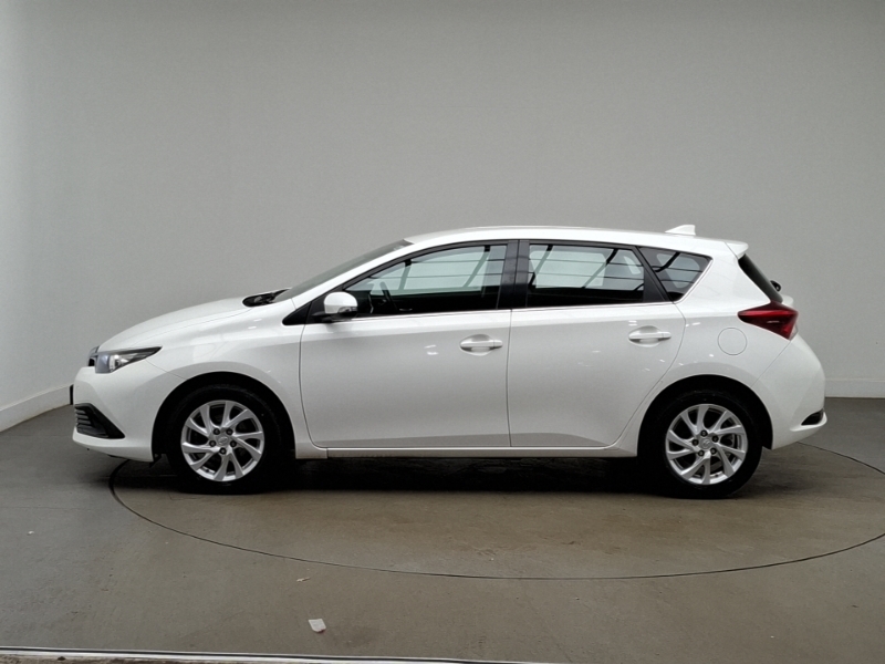 Toyota Auris 1.2T Icon Tss White #4