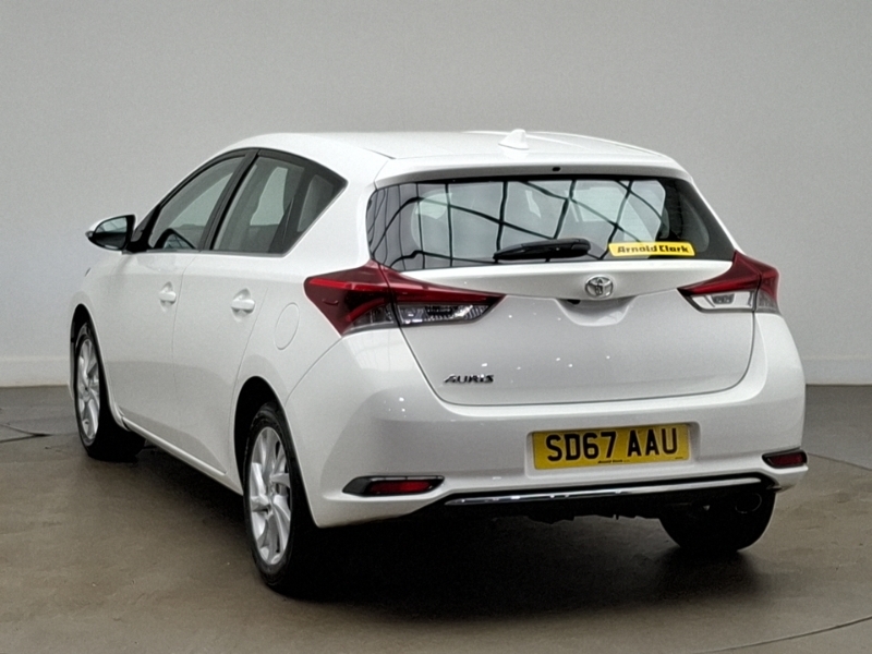 Toyota Auris 1.2T Icon Tss White #2
