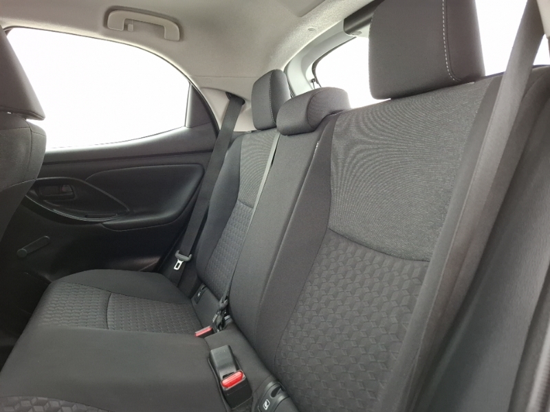 Toyota Yaris 1.5 Hybrid Icon Cvt Nav White #6