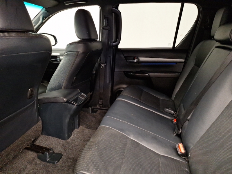 Toyota HILUX Invincible X Dcab Pick Up 2.8 D-4d Black #6
