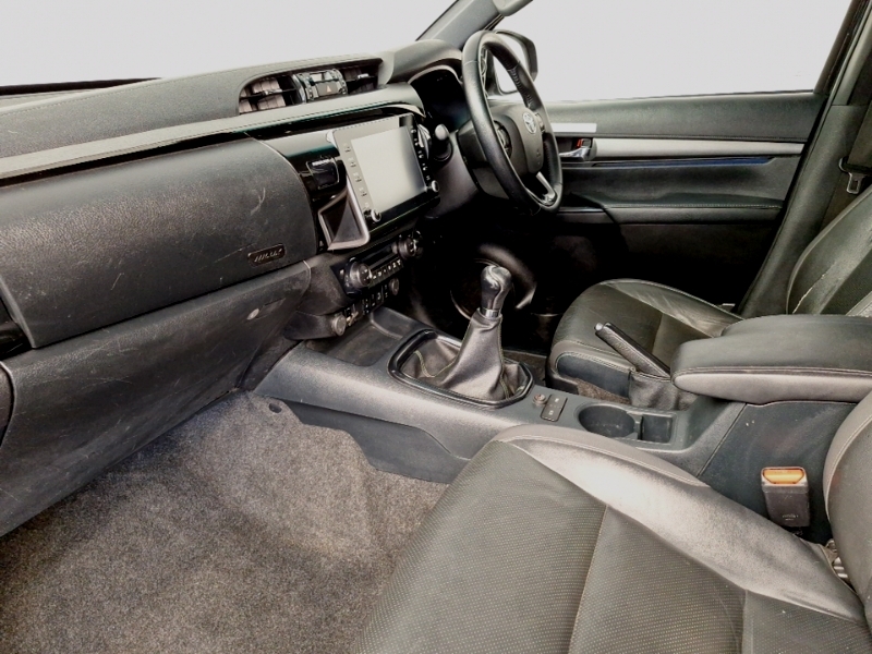Toyota HILUX Invincible X Dcab Pick Up 2.8 D-4d Black #5