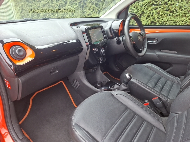 Toyota Aygo 1.0 Vvt-i X-cite Orange #5