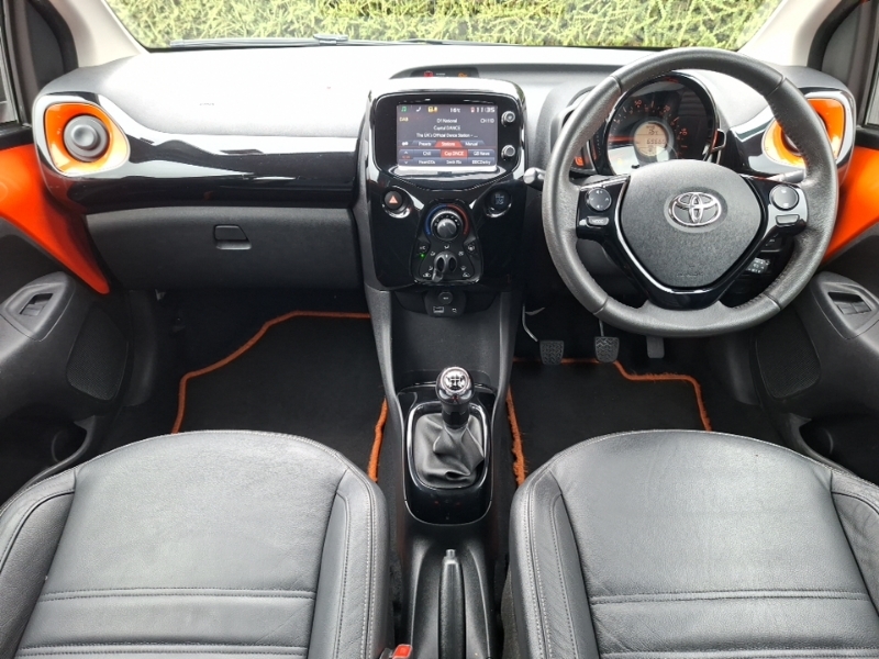 Toyota Aygo 1.0 Vvt-i X-cite Orange #3