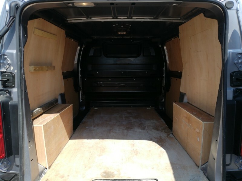 Vauxhall Vivaro Dynamic White #8