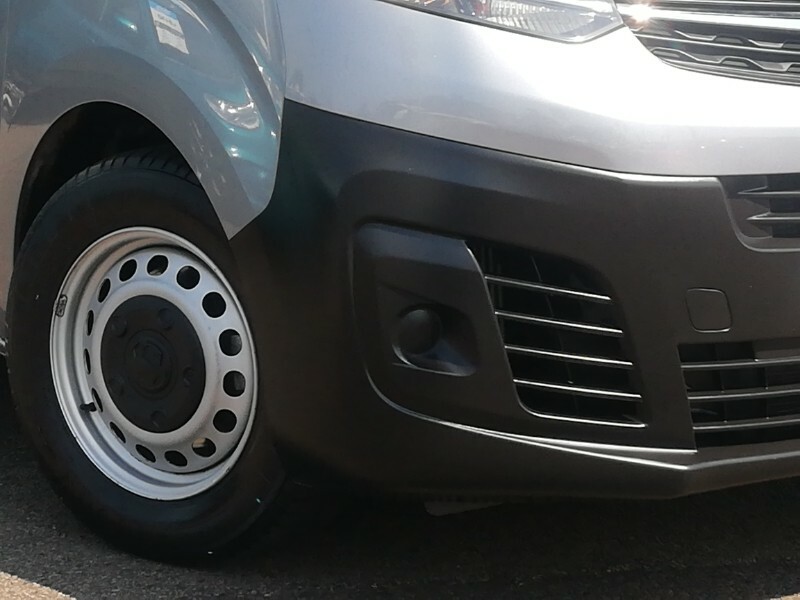Vauxhall Vivaro Dynamic White #9