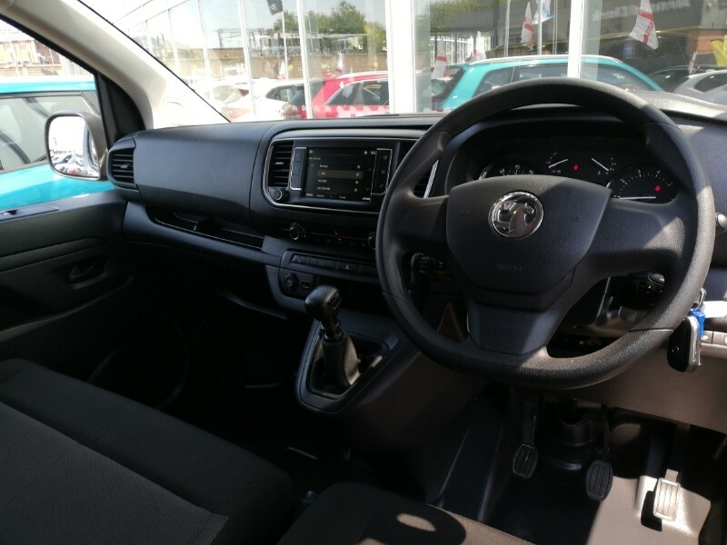 Vauxhall Vivaro Dynamic White #7