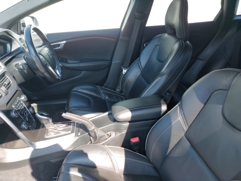 Volvo V40 T3 152 R Design Pro Geartronic Black #5