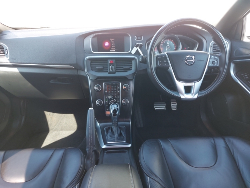 Volvo V40 T3 152 R Design Pro Geartronic Black #3