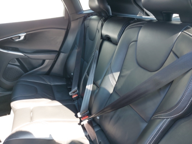 Volvo V40 T3 152 R Design Pro Geartronic Black #6