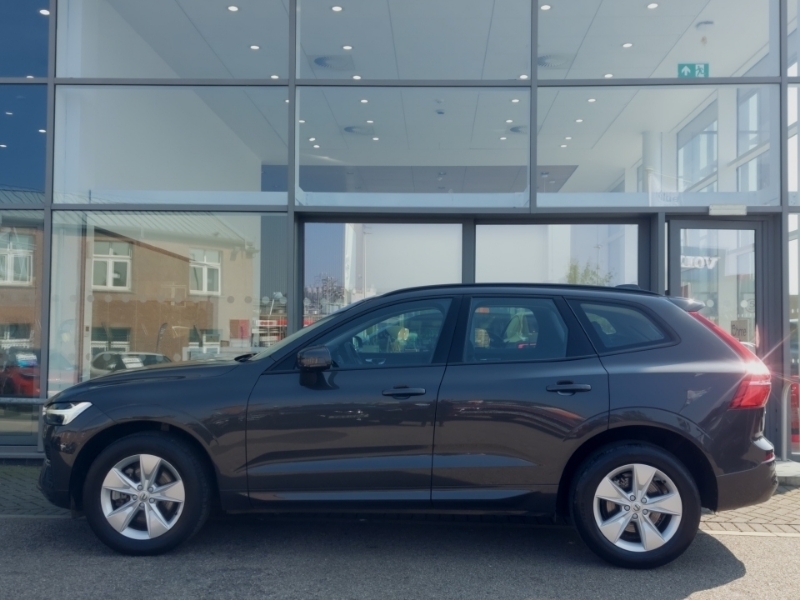 Volvo XC60 2.0 B4d Momentum Awd Geartronic Grey #4