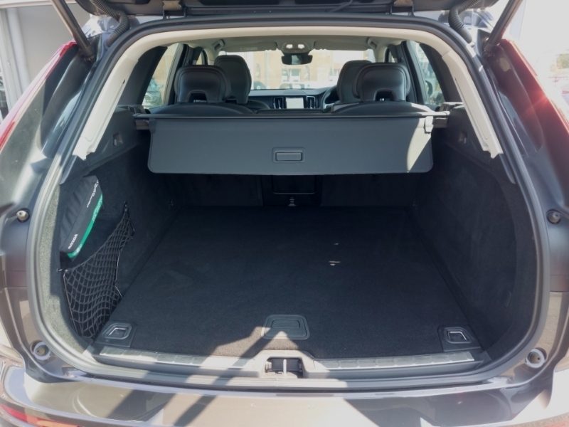 Volvo XC60 B4 D Awd R-design Pro Lounge, Climate, Lig White #18