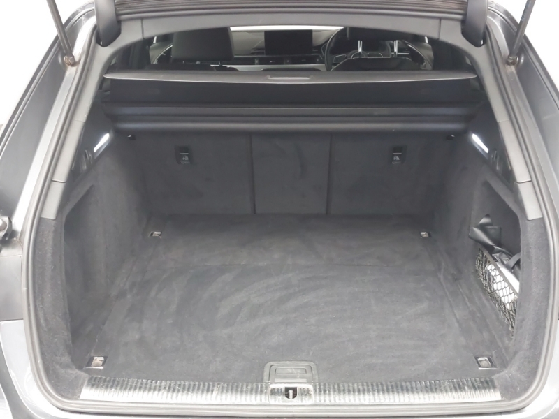 Audi A4 Black Edition White #18
