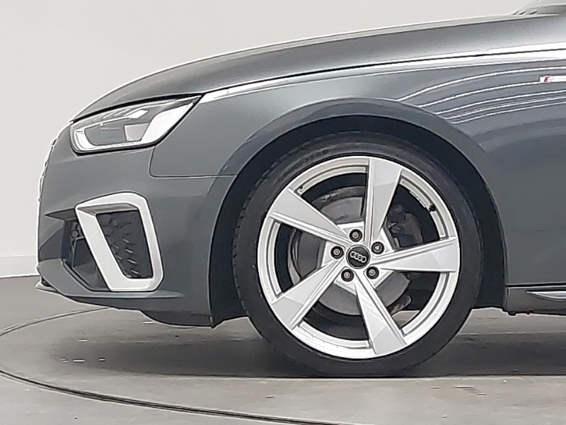 Audi A4 Black Edition White #19