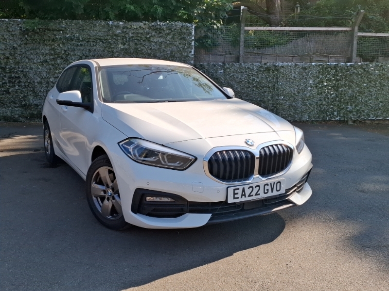 BMW 1 Series 118I 136 Se Live Cockpit Professional White