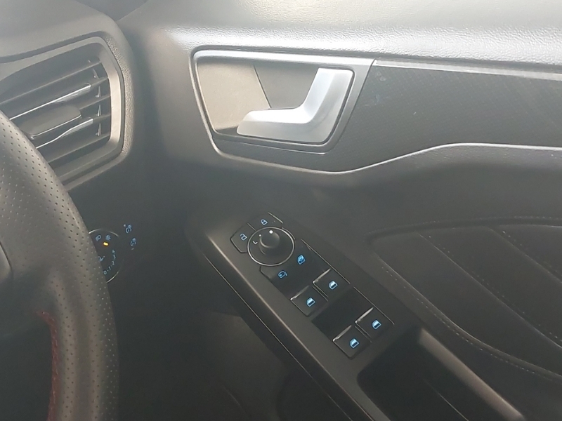 Ford Focus Active X Red #17