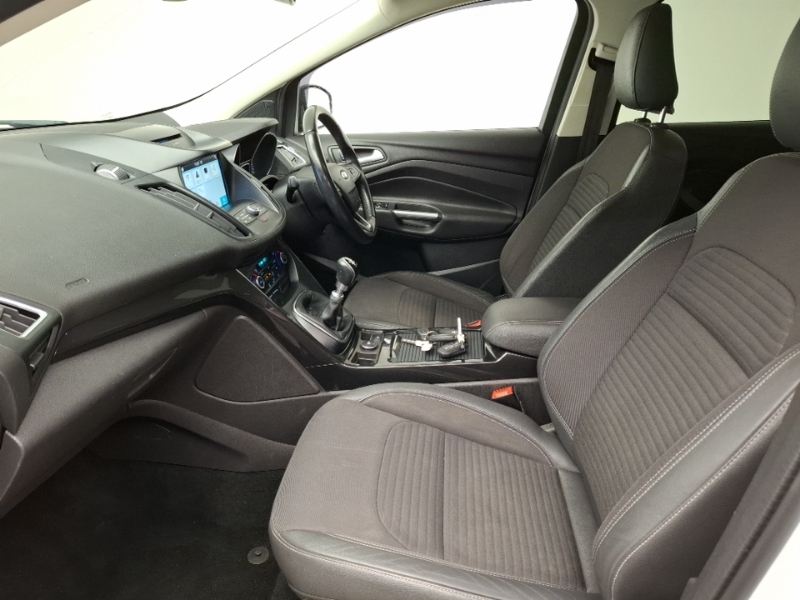 Ford Kuga 1.5 Tdci Titanium 2Wd PN67YKD White #5