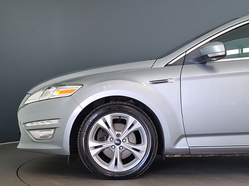 Ford Mondeo Hatchback Silver #19