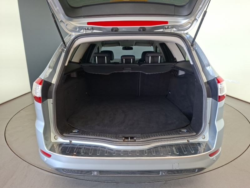 Ford Mondeo Hatchback Silver #18