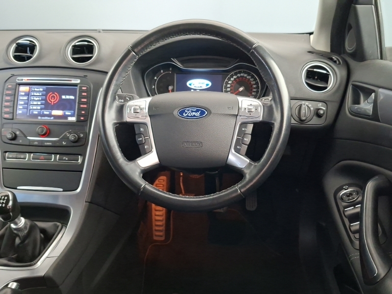 Ford Mondeo Hatchback Silver #8