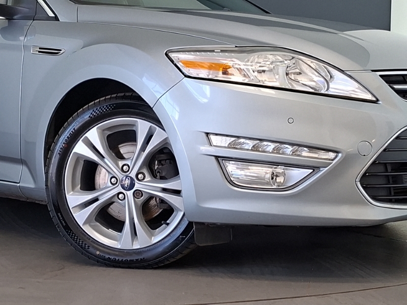 Ford Mondeo Hatchback Silver #20